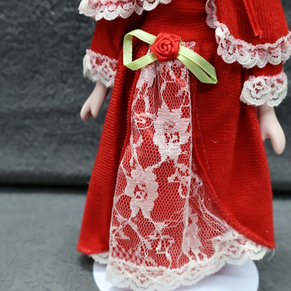 Porcelain Doll Red Dress Colonial America Christmas Doll 1992 Collectible Vtg - Picture 3 of 9